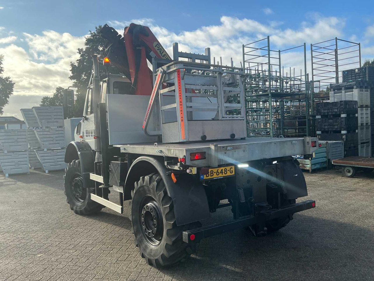 2002 MERCEDES-BENZ UNIMOG U2150L WITH PALFINGER PK 9501 CRANE AND AERIAL PLATFORM - Kravas automašīna: foto 4 2002 MERCEDES-BENZ UNIMOG U2150L WITH PALFINGER PK 9501 CRANE AND AERIAL PLATFORM - Kravas automašīna: foto 4