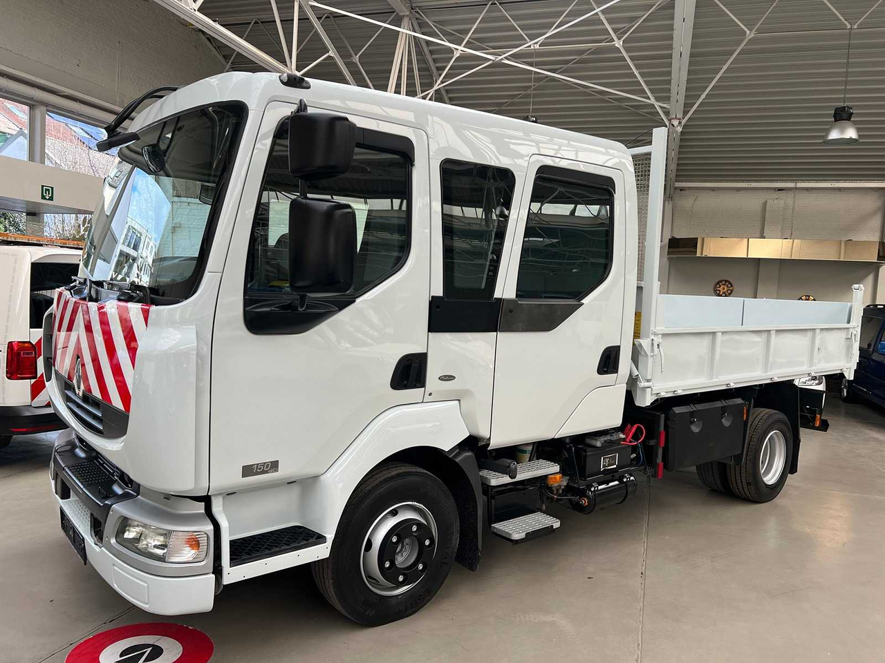 2006 RENAULT MIDLUM DOUBLE CAB TIPPER - Kravas automašīna: foto 3 2006 RENAULT MIDLUM DOUBLE CAB TIPPER - Kravas automašīna: foto 3