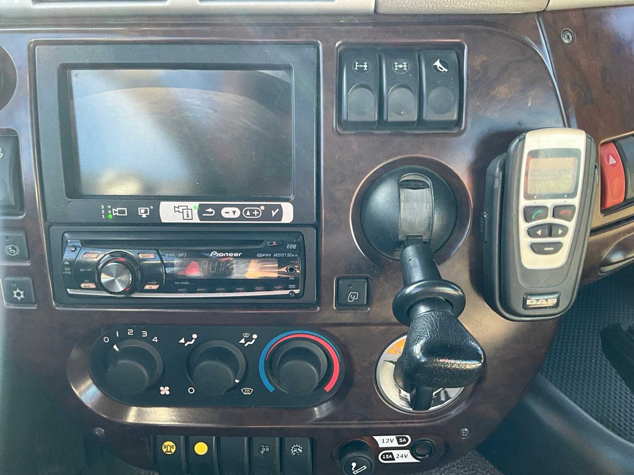 Kravas automašīna 2009 DAF CF 85.460 8X4 TRUCK "30T HOOKLIFT": foto 19 Kravas automašīna 2009 DAF CF 85.460 8X4 TRUCK "30T HOOKLIFT": foto 19