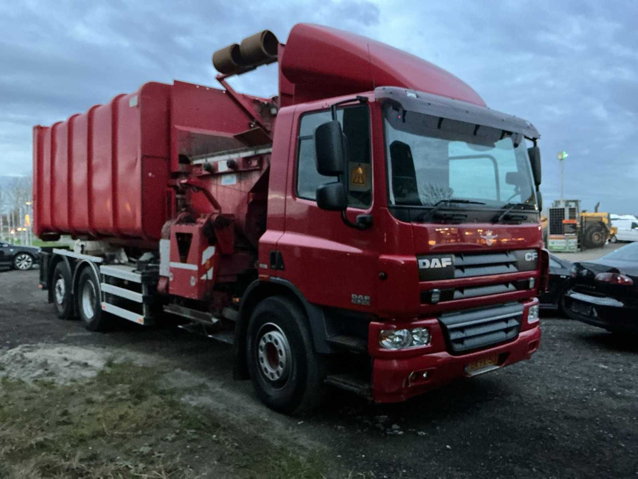 2009 - DAF TRUCK - Kravas automašīna: foto 1 2009 - DAF TRUCK - Kravas automašīna: foto 1
