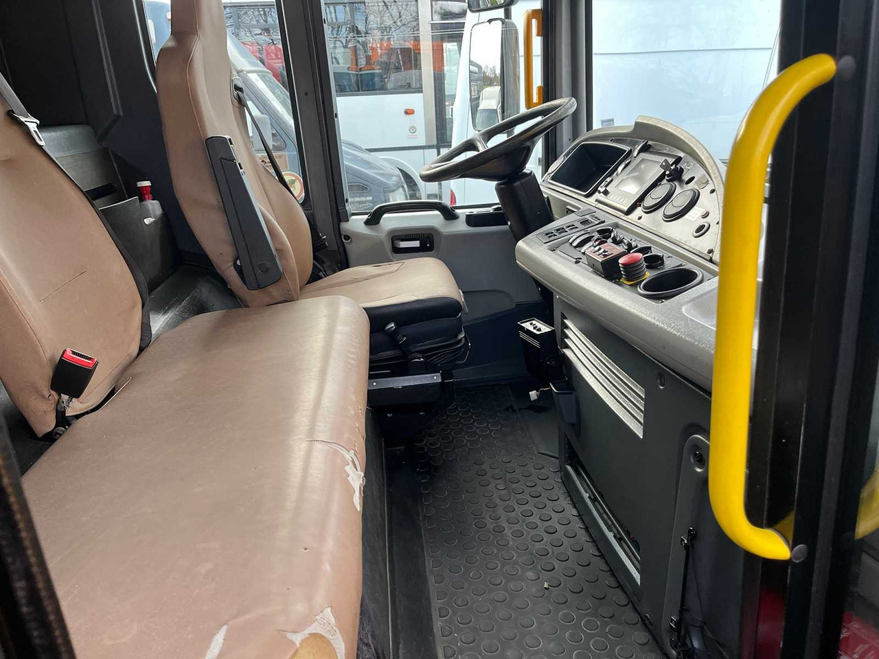 2011 RENAULT ACCESS GARBAGE TRUCK - Kravas automašīna: foto 5 2011 RENAULT ACCESS GARBAGE TRUCK - Kravas automašīna: foto 5