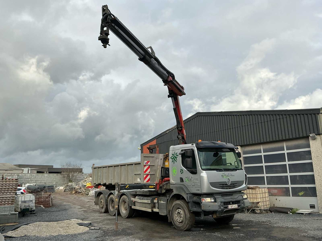 2011 RENAULT KERAX 460 TRIDEM TRUCK WITH CRANE AND CONTAINER - Kravas automašīna: foto 2 2011 RENAULT KERAX 460 TRIDEM TRUCK WITH CRANE AND CONTAINER - Kravas automašīna: foto 2