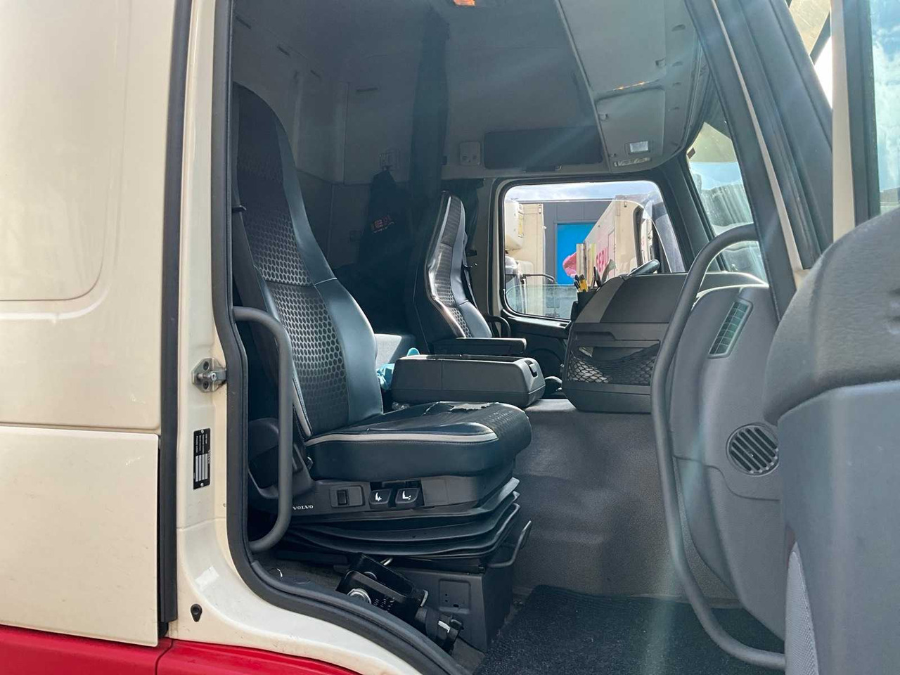 Kravas automašīna 2012 VOLVO FM 13 SEMI-TRAILER TRUCK: foto 14