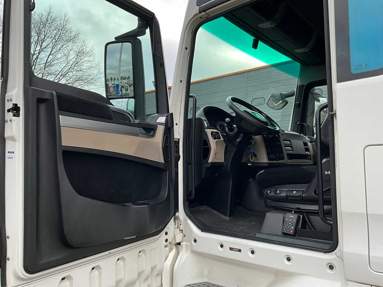 Kravas automašīna 2018 MAN TGX 18.460 4X2 EURO6 TRUCK: foto 18 Kravas automašīna 2018 MAN TGX 18.460 4X2 EURO6 TRUCK: foto 18