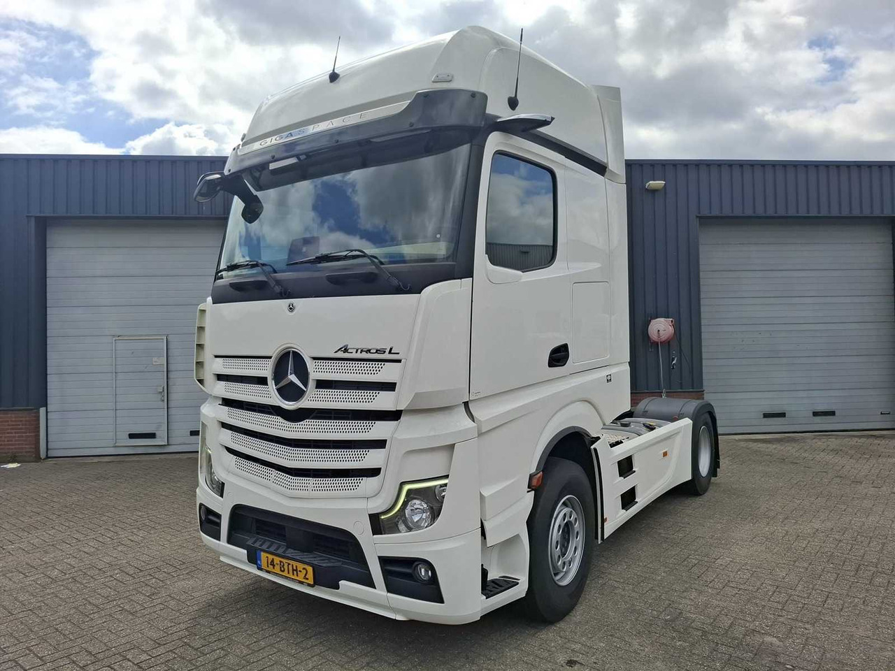 2022 MERCEDES-BENZ ACTROS 1945 4X2 GIGASPACE TRUCK - Kravas automašīna: foto 1 2022 MERCEDES-BENZ ACTROS 1945 4X2 GIGASPACE TRUCK - Kravas automašīna: foto 1