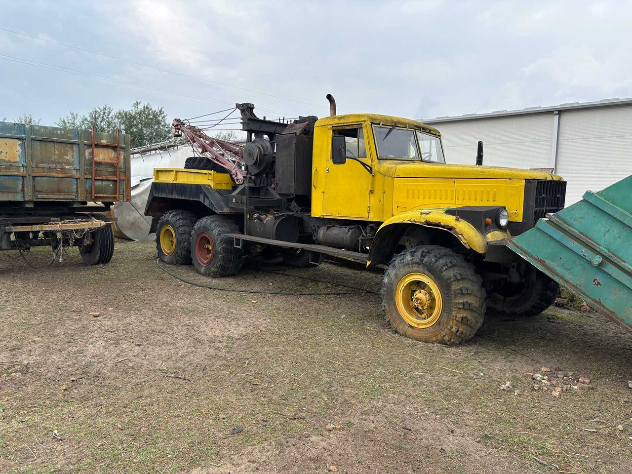 KRAZ KRAZ-255B OR KRAZ-260 MILITARY OFF-ROAD TRUCK WITH WINCH/CRANING UNIT - Kravas automašīna: foto 2 KRAZ KRAZ-255B OR KRAZ-260 MILITARY OFF-ROAD TRUCK WITH WINCH/CRANING UNIT - Kravas automašīna: foto 2