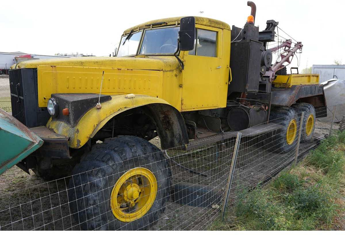 KRAZ KRAZ-255B OR KRAZ-260 MILITARY OFF-ROAD TRUCK WITH WINCH/CRANING UNIT - Kravas automašīna: foto 1 KRAZ KRAZ-255B OR KRAZ-260 MILITARY OFF-ROAD TRUCK WITH WINCH/CRANING UNIT - Kravas automašīna: foto 1