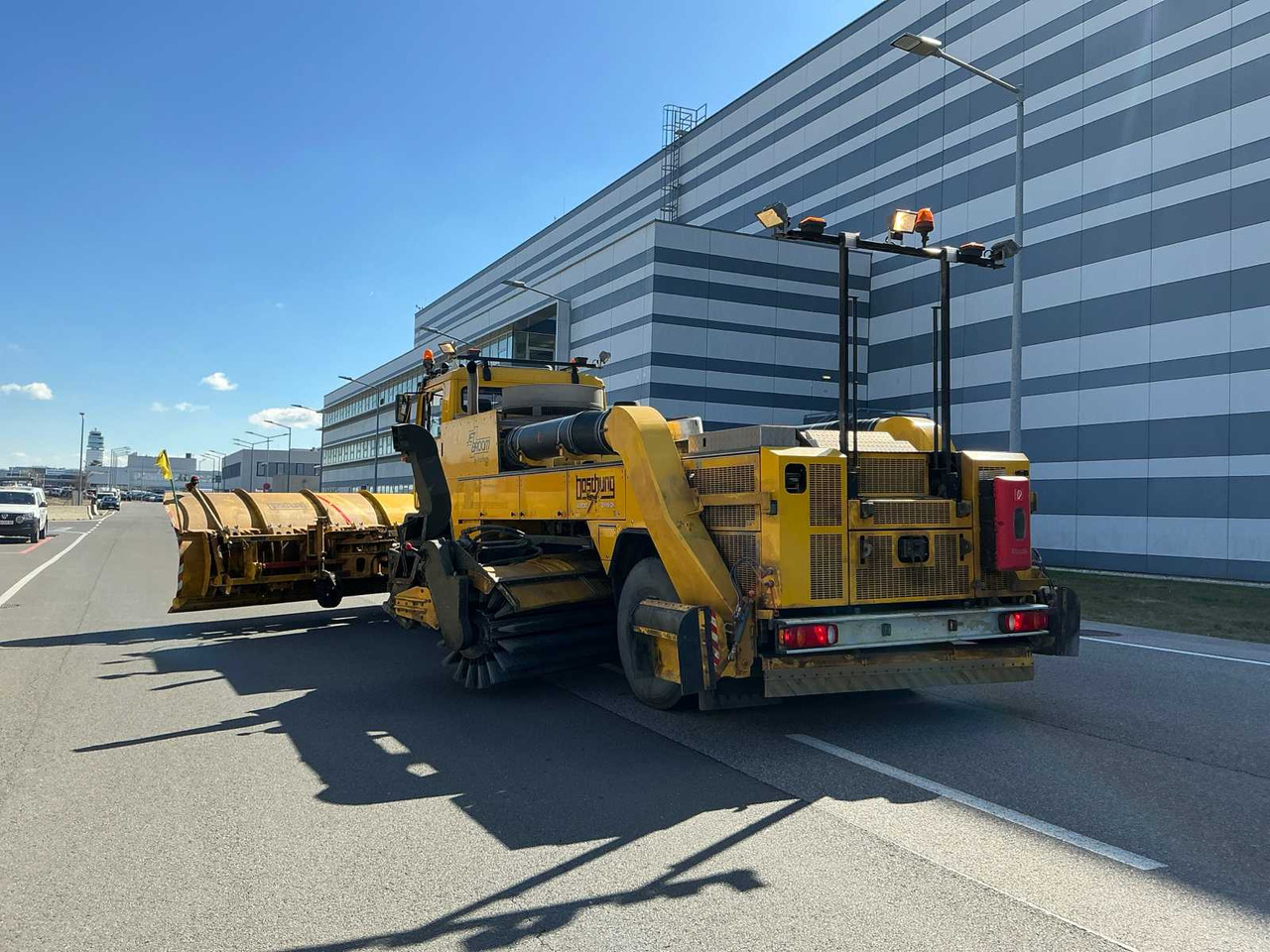 MAN - JETBROOM AIRFIELD JET SWEEPER - 2005 - Kravas automašīna: foto 4 MAN - JETBROOM AIRFIELD JET SWEEPER - 2005 - Kravas automašīna: foto 4