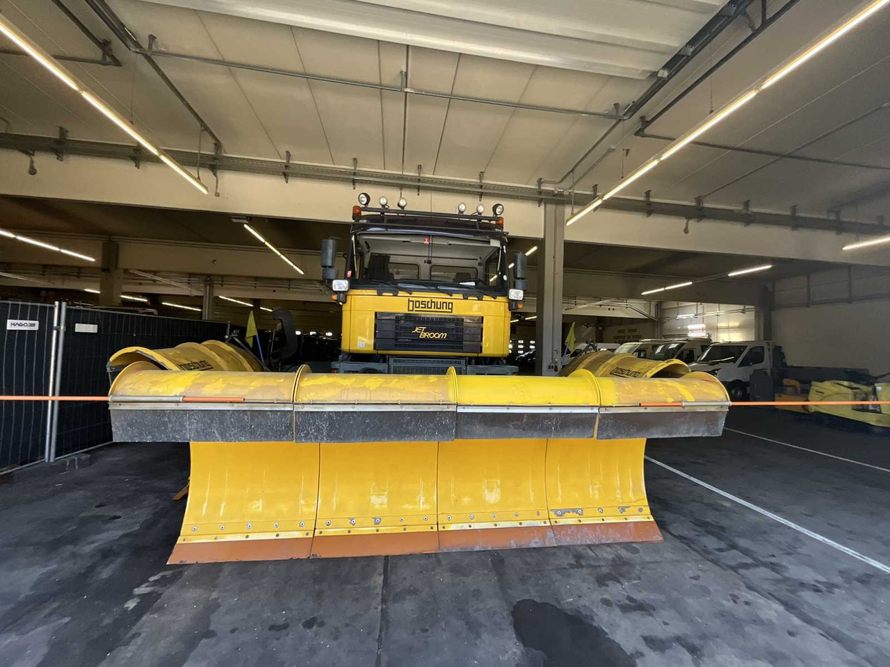 MAN - JETBROOM AIRFIELD JET SWEEPER - 2005 - Kravas automašīna: foto 3 MAN - JETBROOM AIRFIELD JET SWEEPER - 2005 - Kravas automašīna: foto 3