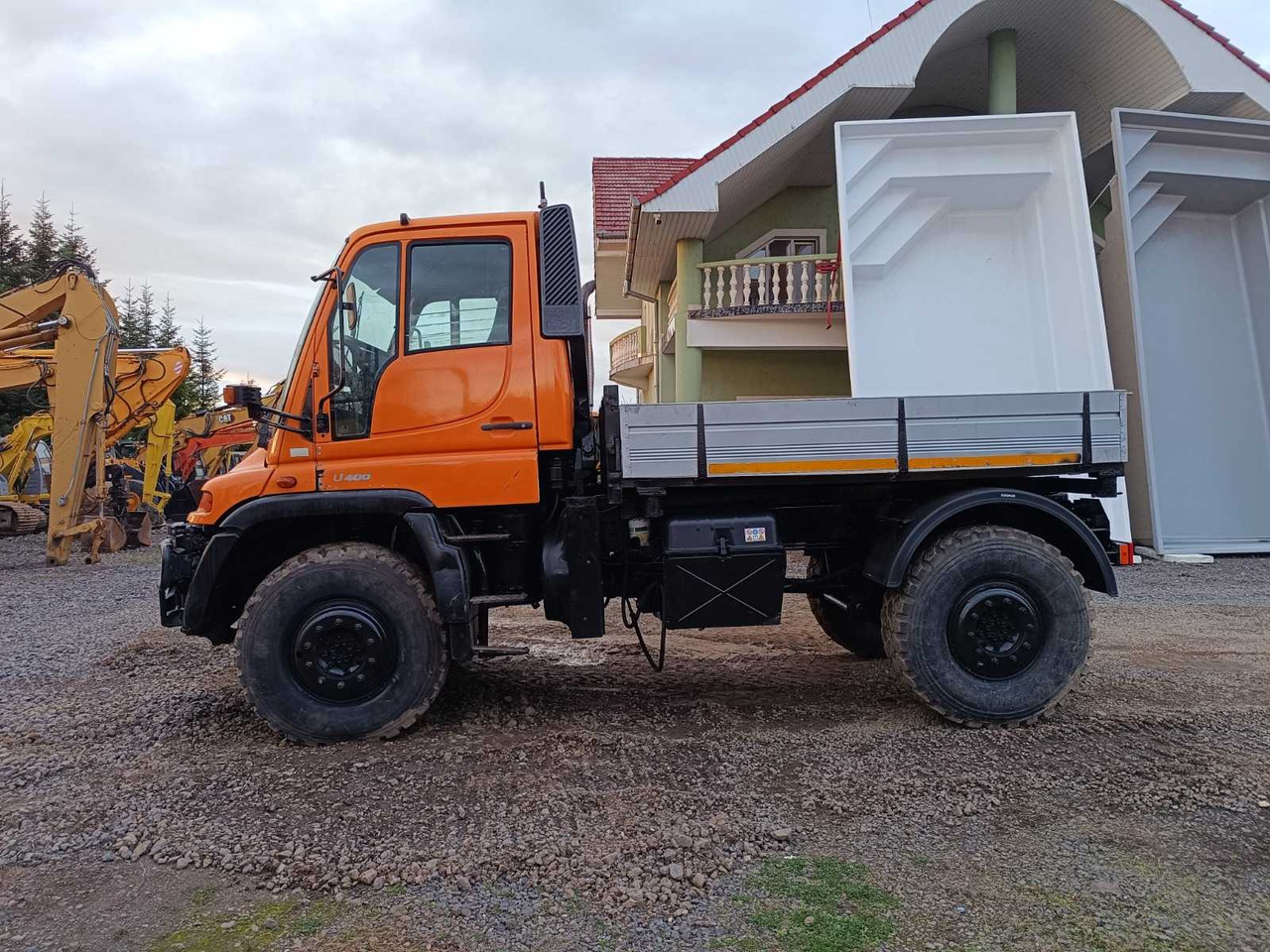 UNIMOG - U 400 - TRUCK - 2001 - Kravas automašīna: foto 2 UNIMOG - U 400 - TRUCK - 2001 - Kravas automašīna: foto 2