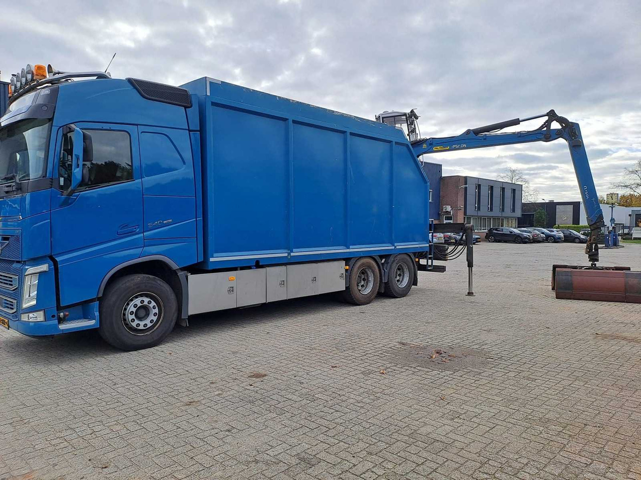 VOLVO - 2016 - FH4 540 I-SHIFT - TRUCK WITH PALFINGER EPSILON Q150L/97 CRANE - Kravas automašīna: foto 4 VOLVO - 2016 - FH4 540 I-SHIFT - TRUCK WITH PALFINGER EPSILON Q150L/97 CRANE - Kravas automašīna: foto 4
