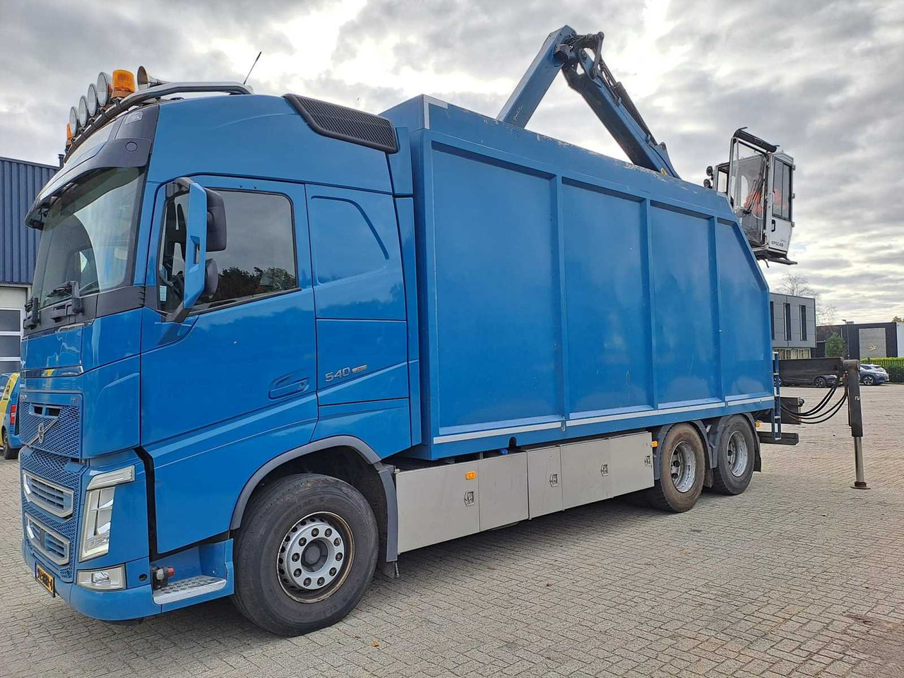 VOLVO - 2016 - FH4 540 I-SHIFT - TRUCK WITH PALFINGER EPSILON Q150L/97 CRANE - Kravas automašīna: foto 1 VOLVO - 2016 - FH4 540 I-SHIFT - TRUCK WITH PALFINGER EPSILON Q150L/97 CRANE - Kravas automašīna: foto 1
