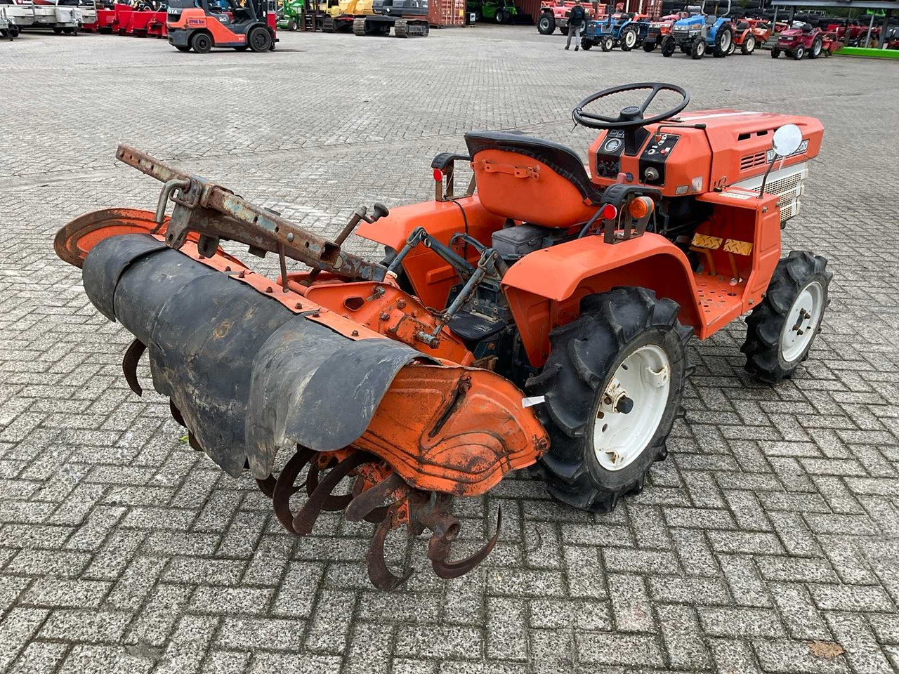 Kubota B1200 - Mini traktors: foto 3 Kubota B1200 - Mini traktors: foto 3