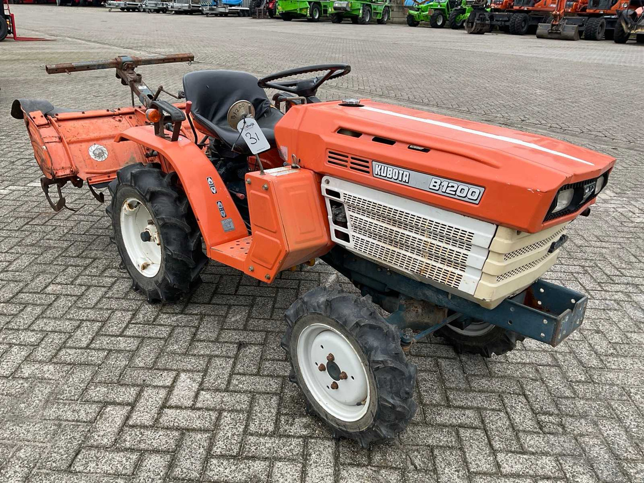 Kubota B1200 - Mini traktors: foto 4 Kubota B1200 - Mini traktors: foto 4