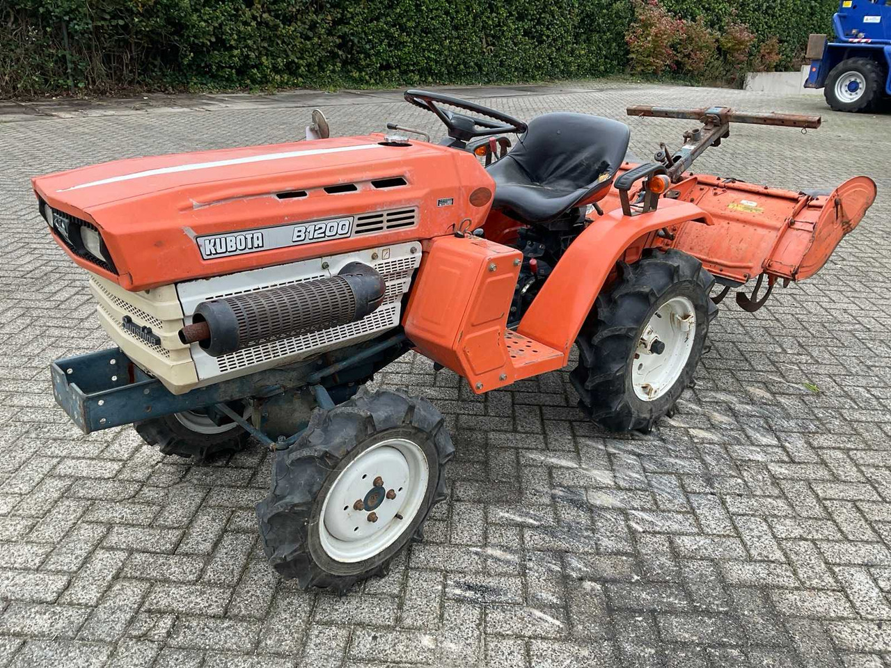 Kubota B1200 - Mini traktors: foto 1 Kubota B1200 - Mini traktors: foto 1