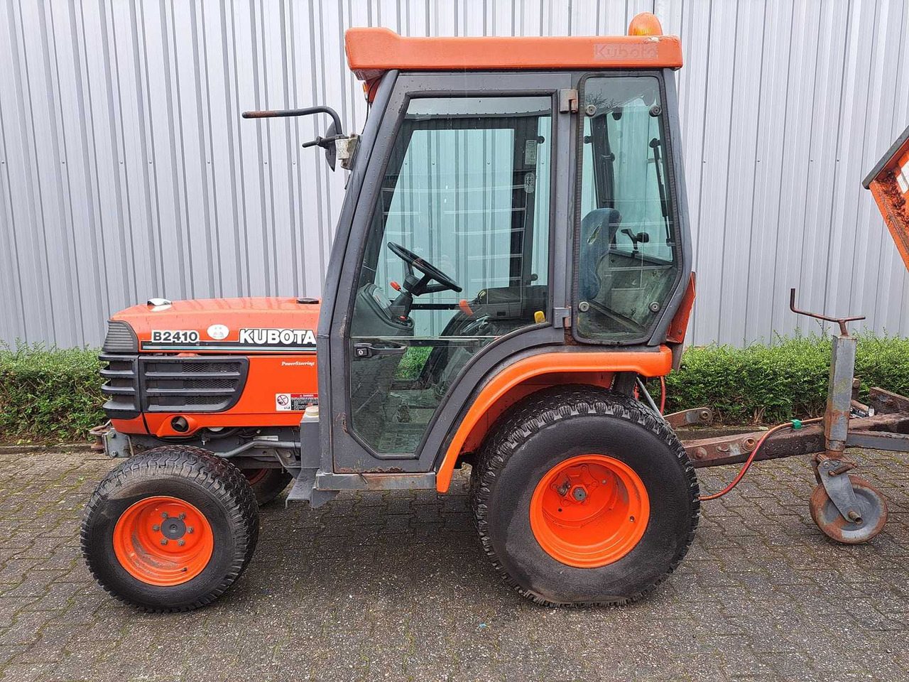 Kubota B2410 - Mini traktors: foto 4 Kubota B2410 - Mini traktors: foto 4
