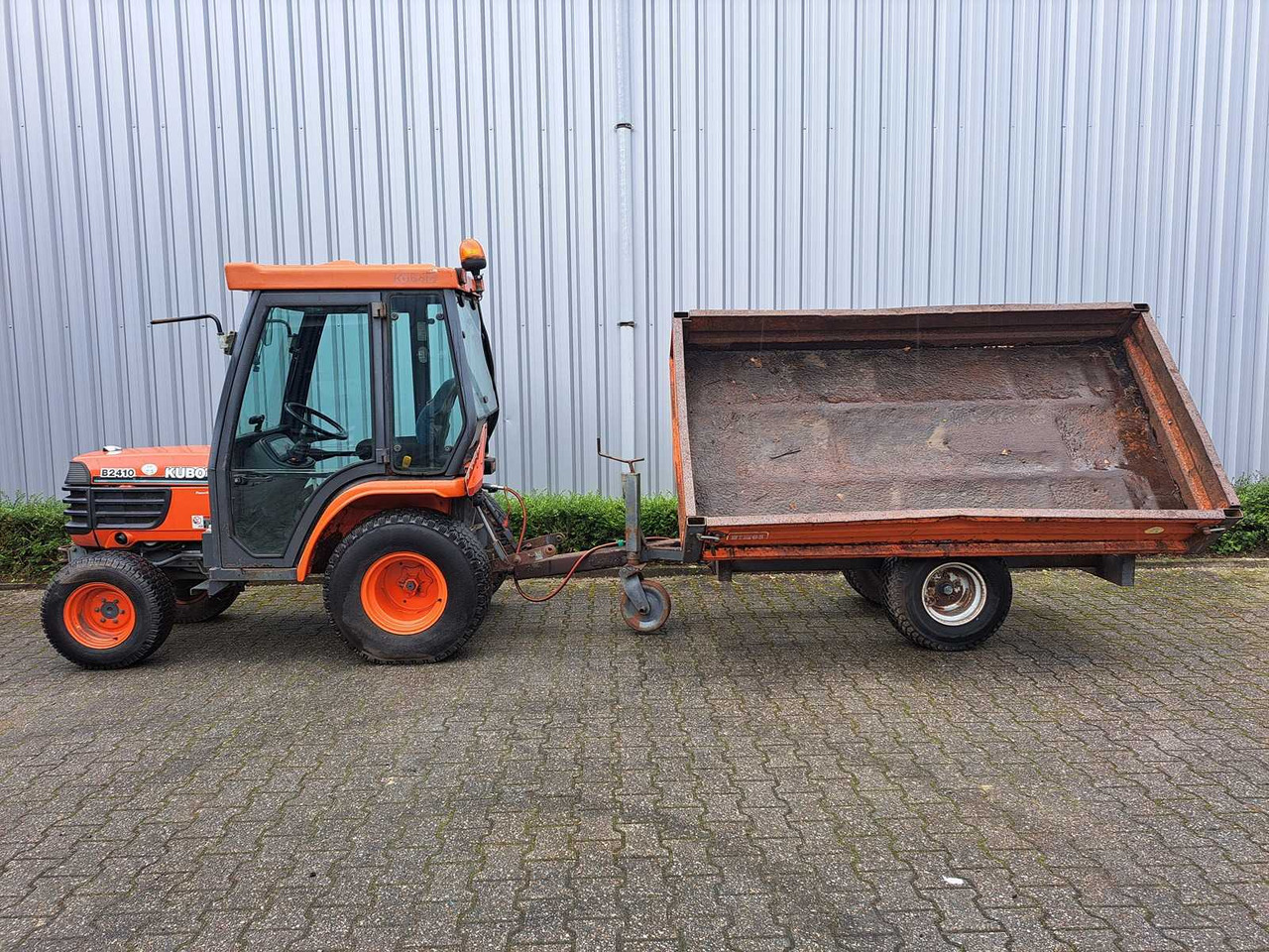 Kubota B2410 - Mini traktors: foto 3 Kubota B2410 - Mini traktors: foto 3
