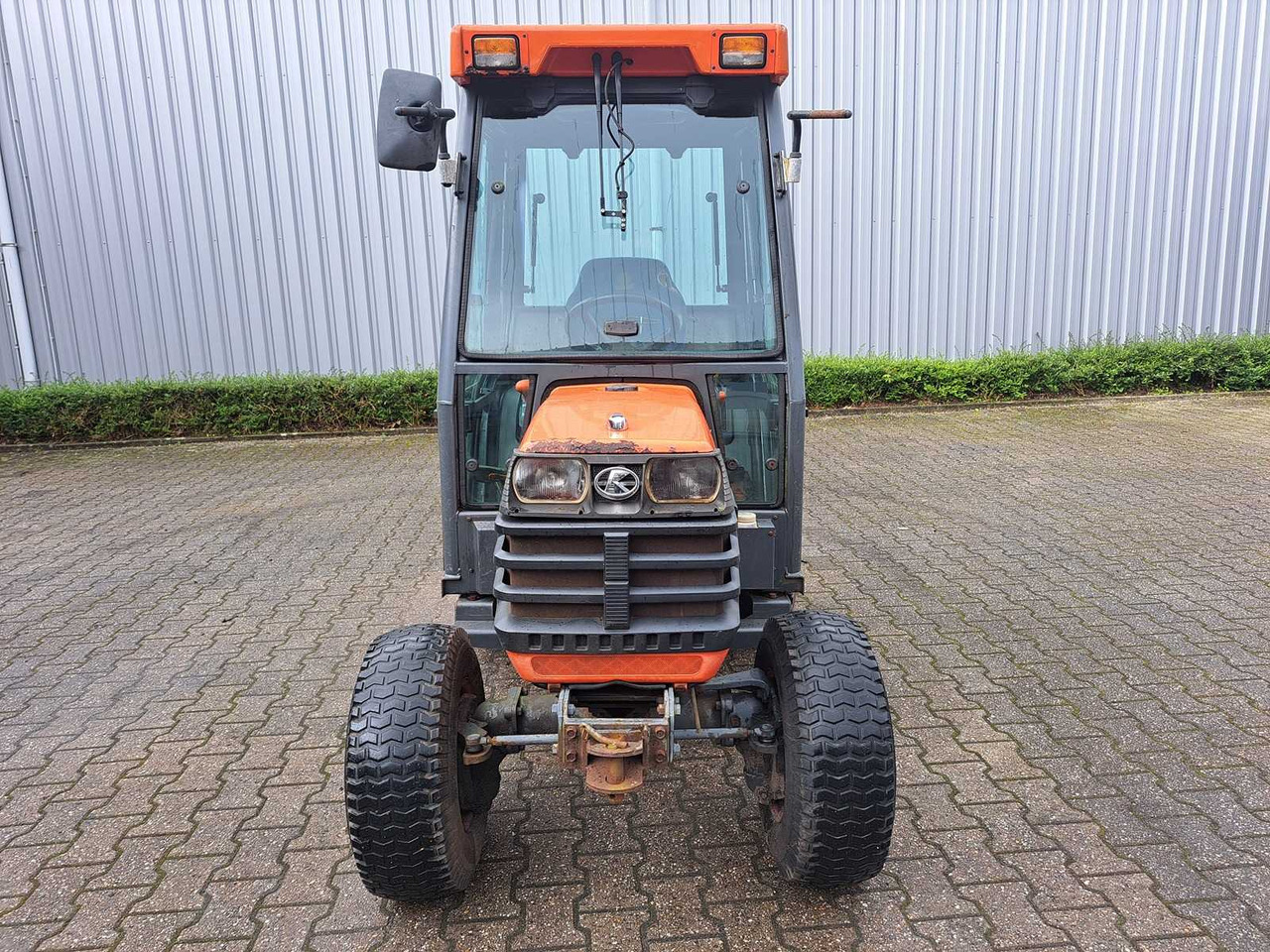 Kubota B2410 - Mini traktors: foto 2 Kubota B2410 - Mini traktors: foto 2