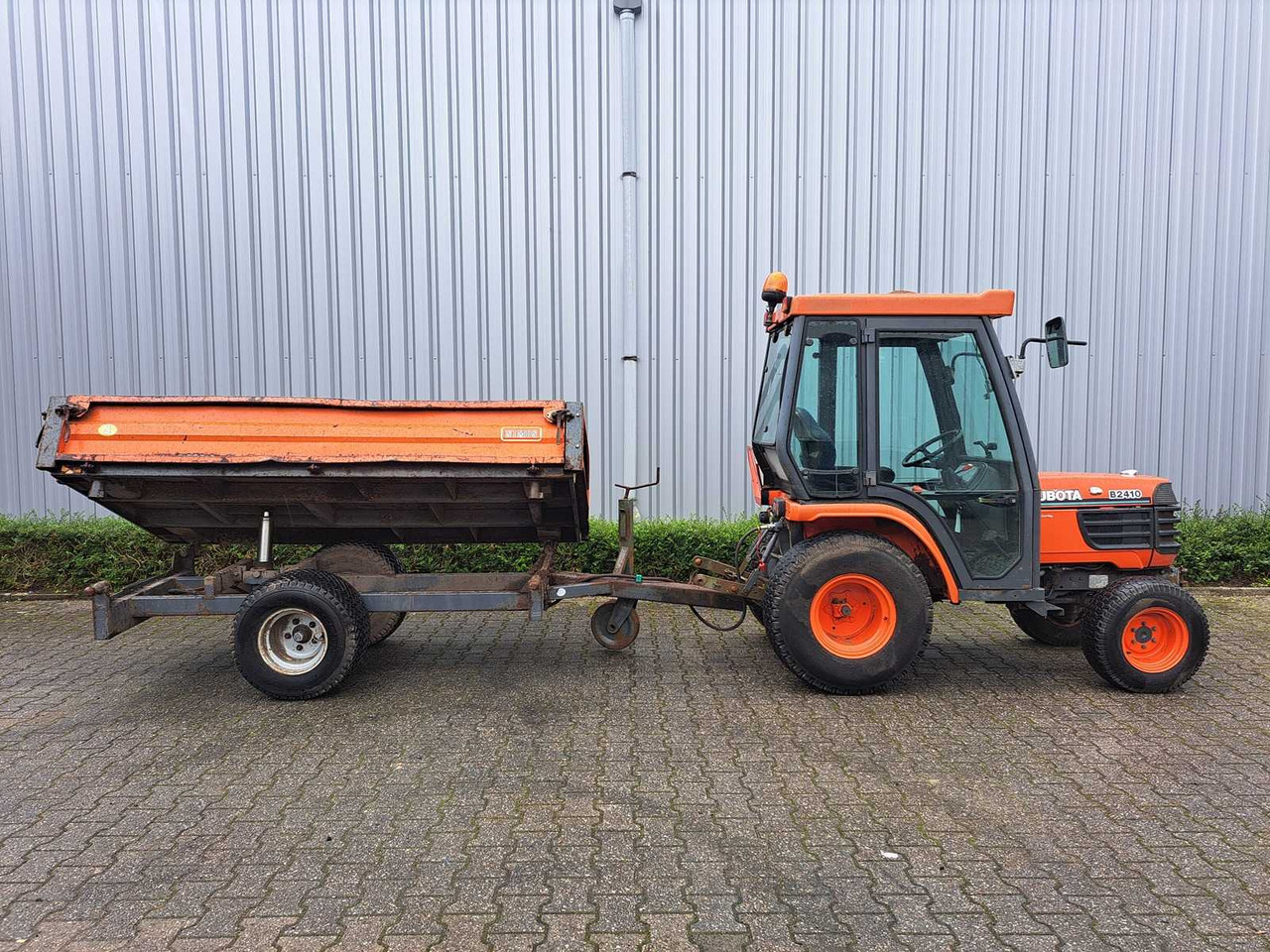 Kubota B2410 - Mini traktors: foto 5 Kubota B2410 - Mini traktors: foto 5