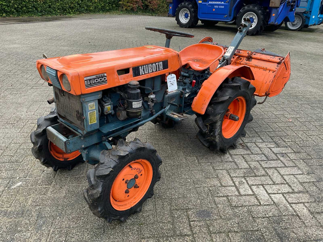 Kubota B6000 - Mini traktors: foto 1 Kubota B6000 - Mini traktors: foto 1