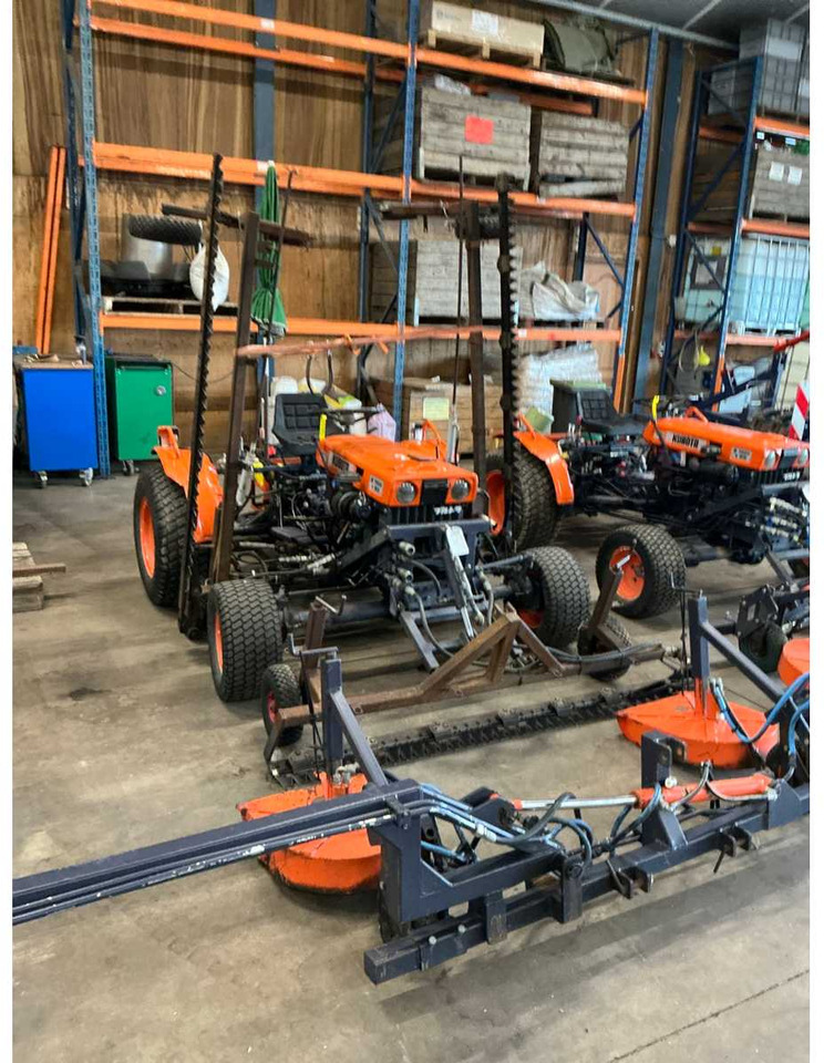 Kubota B7000 4WD - Mini traktors: foto 2 Kubota B7000 4WD - Mini traktors: foto 2