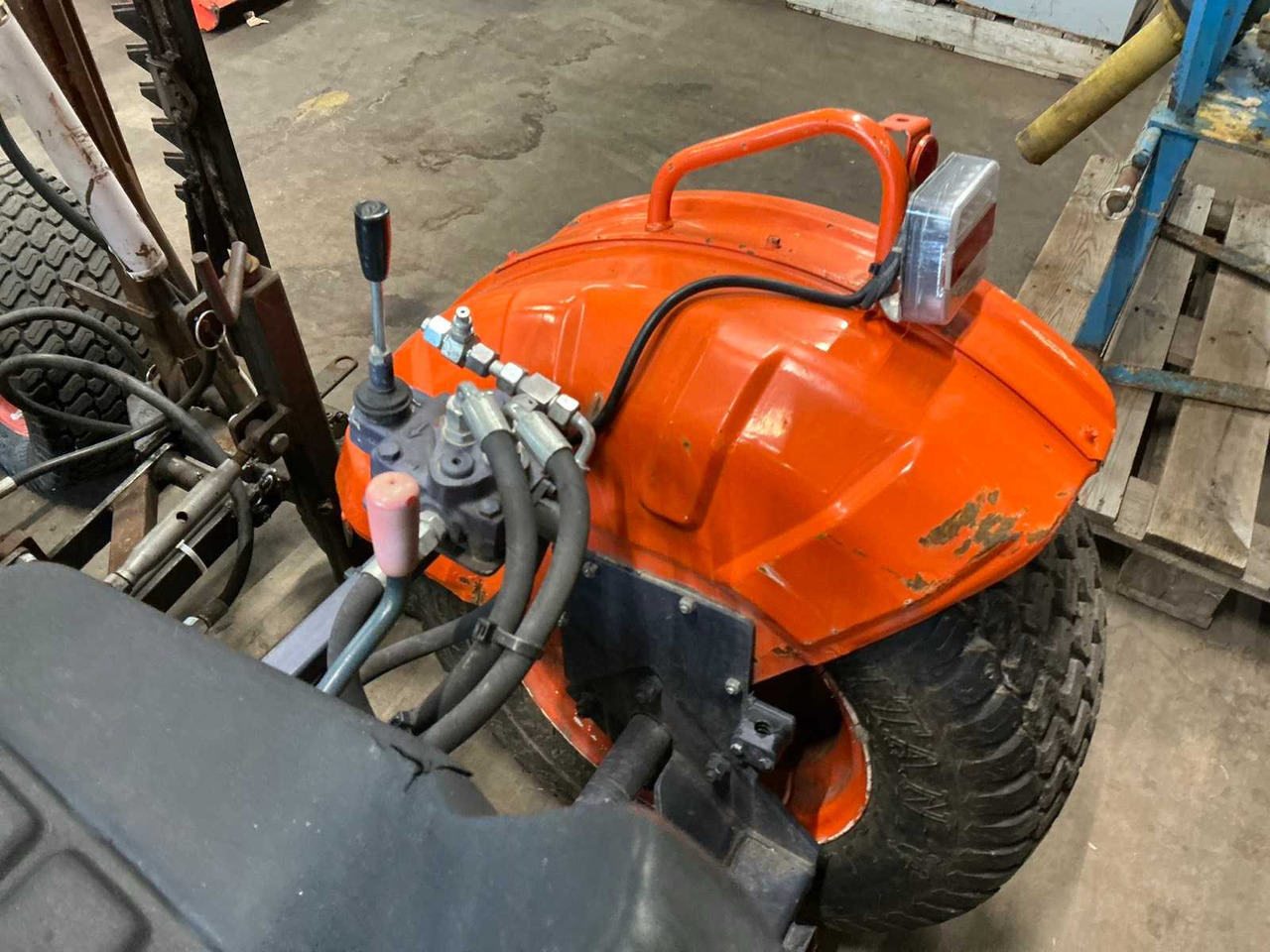 Mini traktors Kubota B7000 4WD: foto 16
