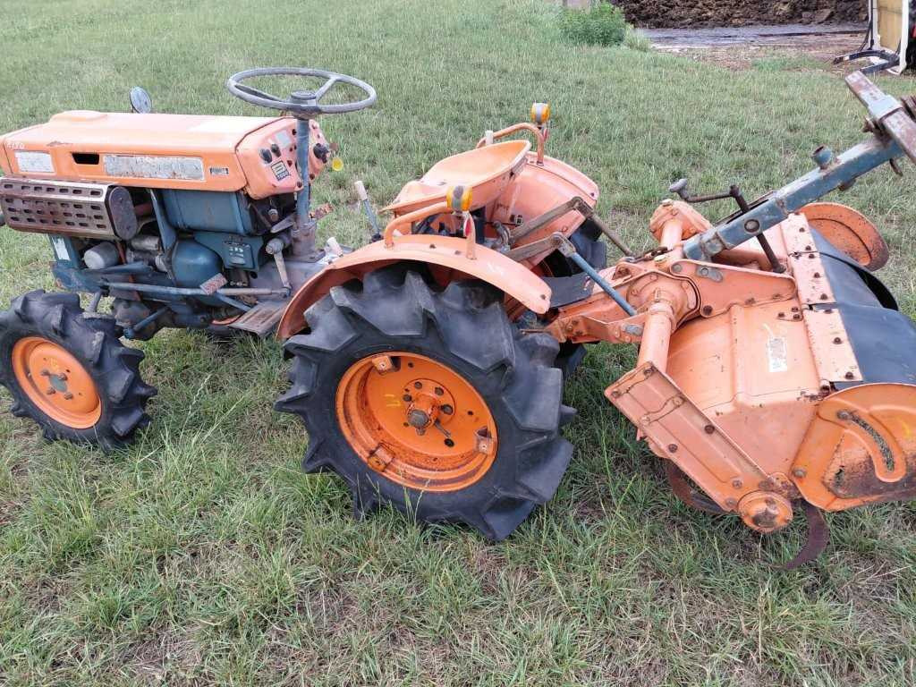 Kubota B7000 - Traktors: foto 2 Kubota B7000 - Traktors: foto 2