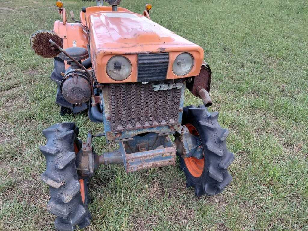 Kubota B7000 - Traktors: foto 3 Kubota B7000 - Traktors: foto 3