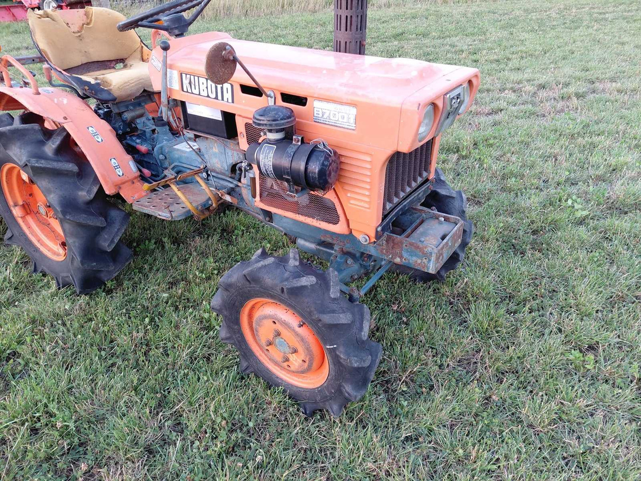 Kubota B7001 - Traktors: foto 2 Kubota B7001 - Traktors: foto 2