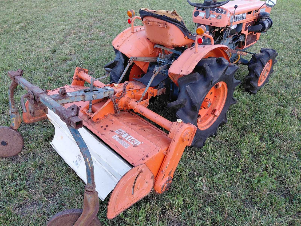 Kubota B7001 - Traktors: foto 4 Kubota B7001 - Traktors: foto 4
