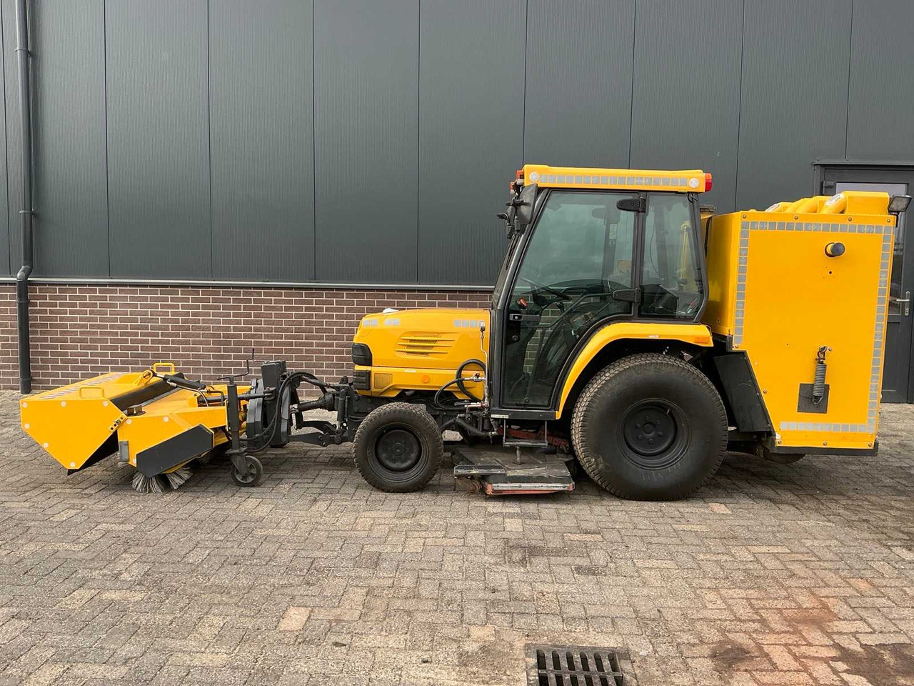 Kubota STV40 - Mini traktors: foto 2 Kubota STV40 - Mini traktors: foto 2