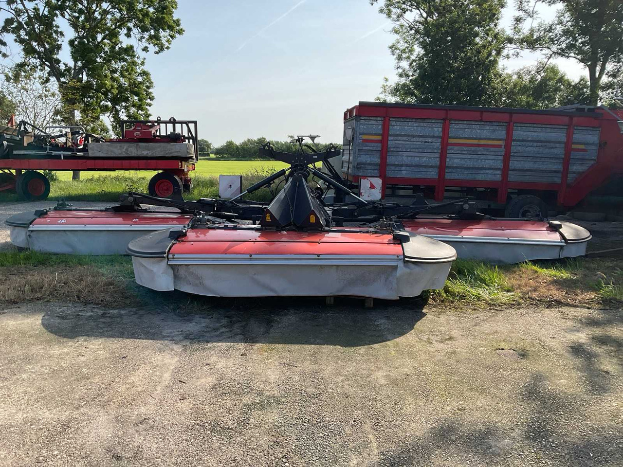 Kuhn Drummaster 320F VGFP & 493 VGRP - Pļaujmašīna-smalcinātājs/ Mulčētājs: foto 1 Kuhn Drummaster 320F VGFP & 493 VGRP - Pļaujmašīna-smalcinātājs/ Mulčētājs: foto 1
