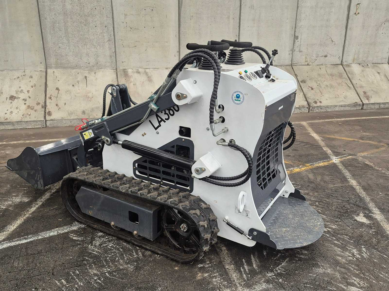 LADYS - 2025 - LA380 - SKID STEER LOADER - Kāpurķēžu kompaktiekrāvējs: foto 1 LADYS - 2025 - LA380 - SKID STEER LOADER - Kāpurķēžu kompaktiekrāvējs: foto 1