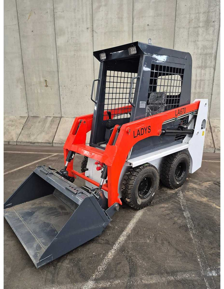 LADYS - 2025 - LA670 - SKID STEER LOADER - Kāpurķēžu kompaktiekrāvējs: foto 3 LADYS - 2025 - LA670 - SKID STEER LOADER - Kāpurķēžu kompaktiekrāvējs: foto 3