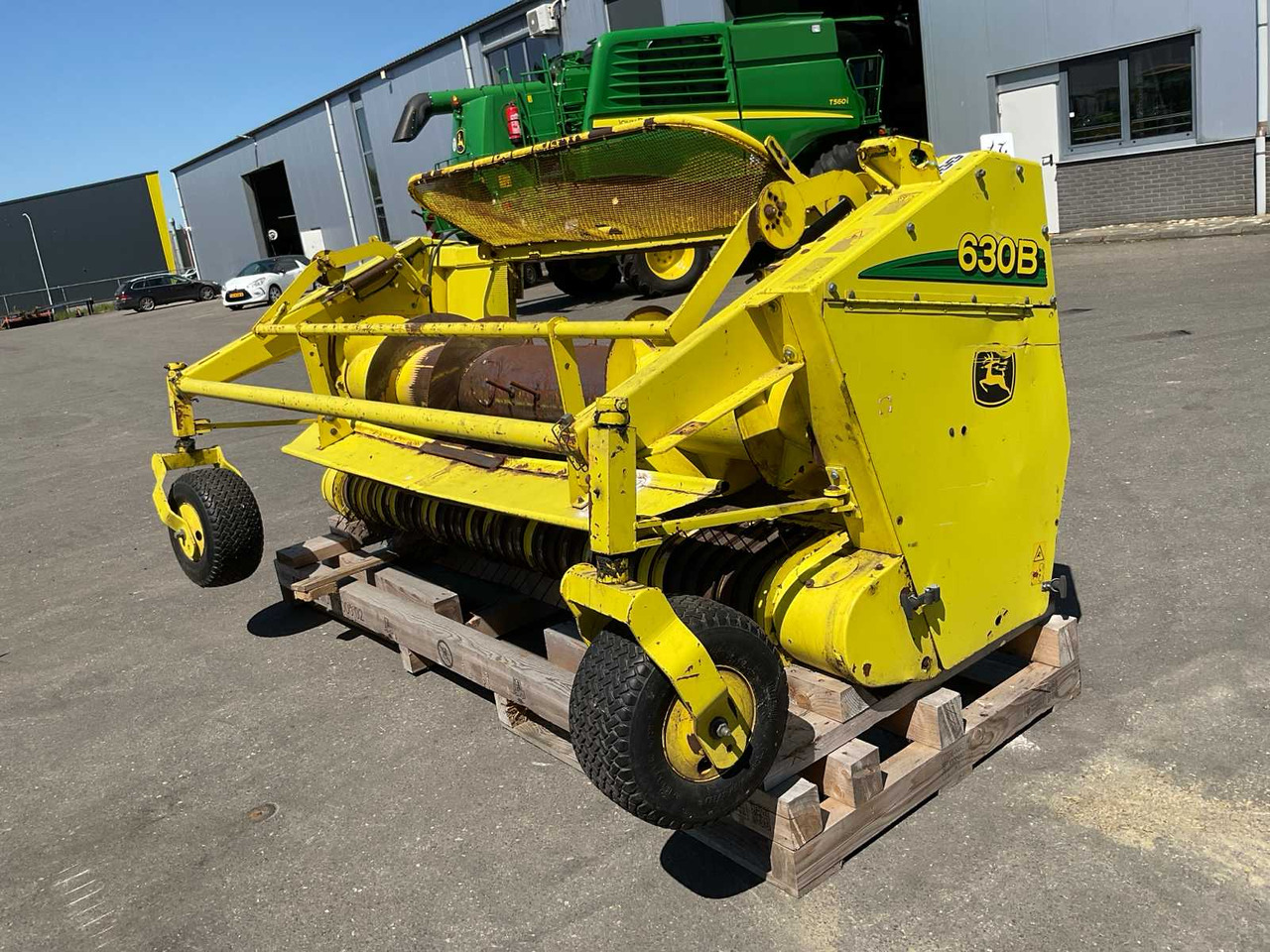 John Deere 630B - Lauksaimniecības tehnika: foto 1 John Deere 630B - Lauksaimniecības tehnika: foto 1