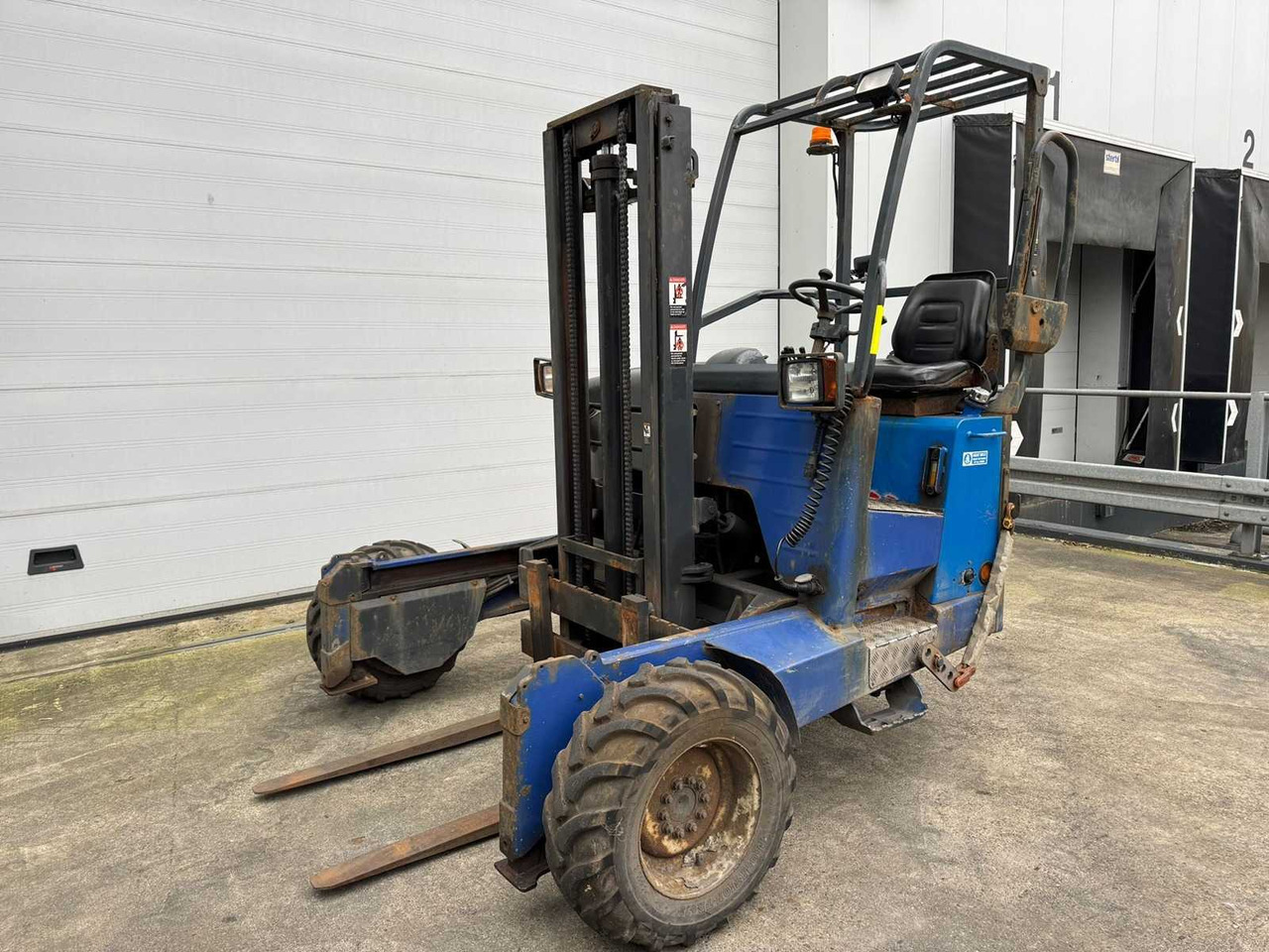 MOFFETT - 2006 - M-8-25.3-N - FORKLIFT - Autokrāvējs: foto 1 MOFFETT - 2006 - M-8-25.3-N - FORKLIFT - Autokrāvējs: foto 1