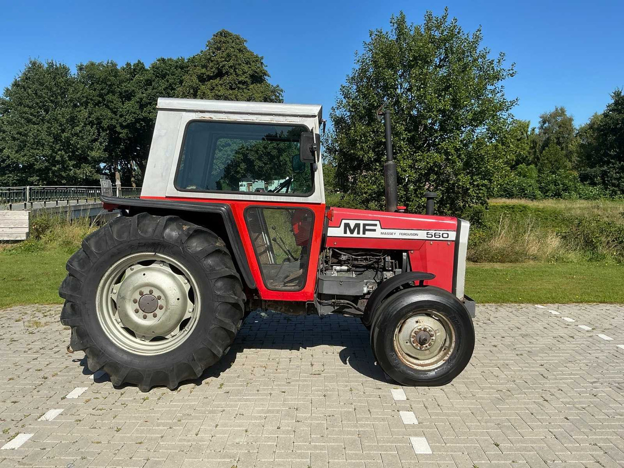 Massey Ferguson 560 - Traktors: foto 4 Massey Ferguson 560 - Traktors: foto 4