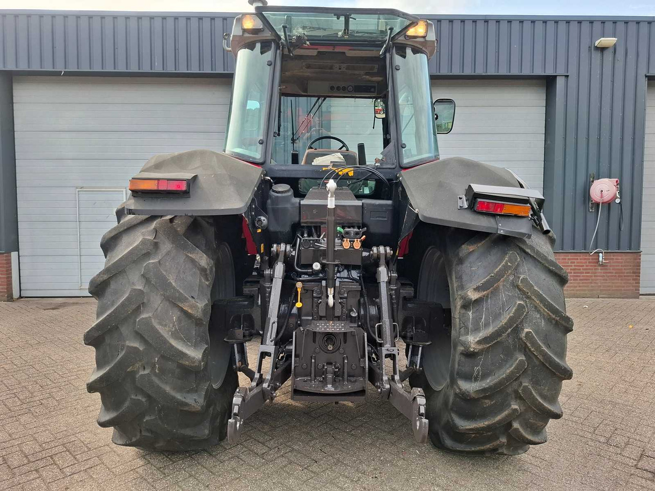 Massey Ferguson 8130 Dynashift - Traktors: foto 5 Massey Ferguson 8130 Dynashift - Traktors: foto 5