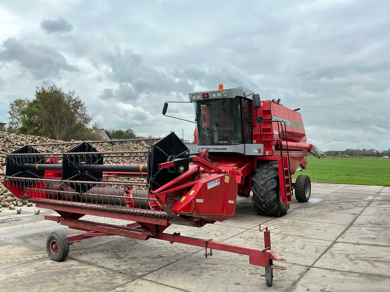 Massey ferguson MF30 - Labības kombains: foto 1 Massey ferguson MF30 - Labības kombains: foto 1