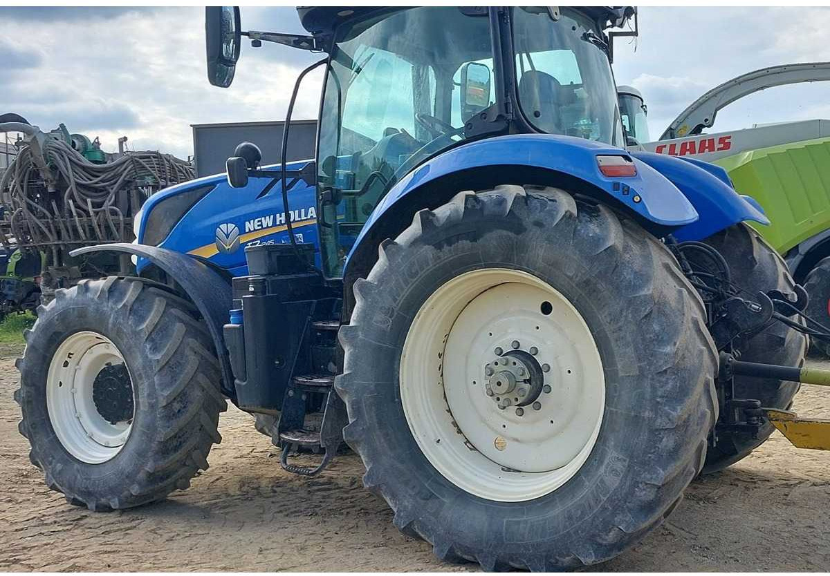 NEW HOLLAND - 2017 - T7.245 - 4WD AGRICULTURAL TRACTOR - Traktors: foto 2 NEW HOLLAND - 2017 - T7.245 - 4WD AGRICULTURAL TRACTOR - Traktors: foto 2