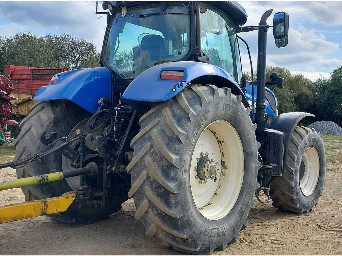 NEW HOLLAND - 2017 - T7.245 - 4WD AGRICULTURAL TRACTOR - Traktors: foto 3 NEW HOLLAND - 2017 - T7.245 - 4WD AGRICULTURAL TRACTOR - Traktors: foto 3