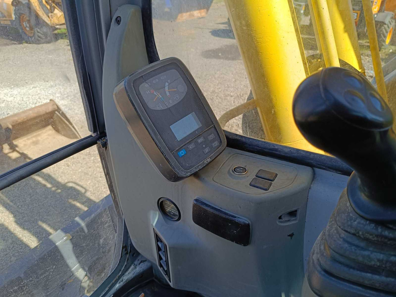 Ekskavators NEW HOLLAND KOBELCO - E-135-SR - TRACKED EXCAVATOR - 2011: foto 16