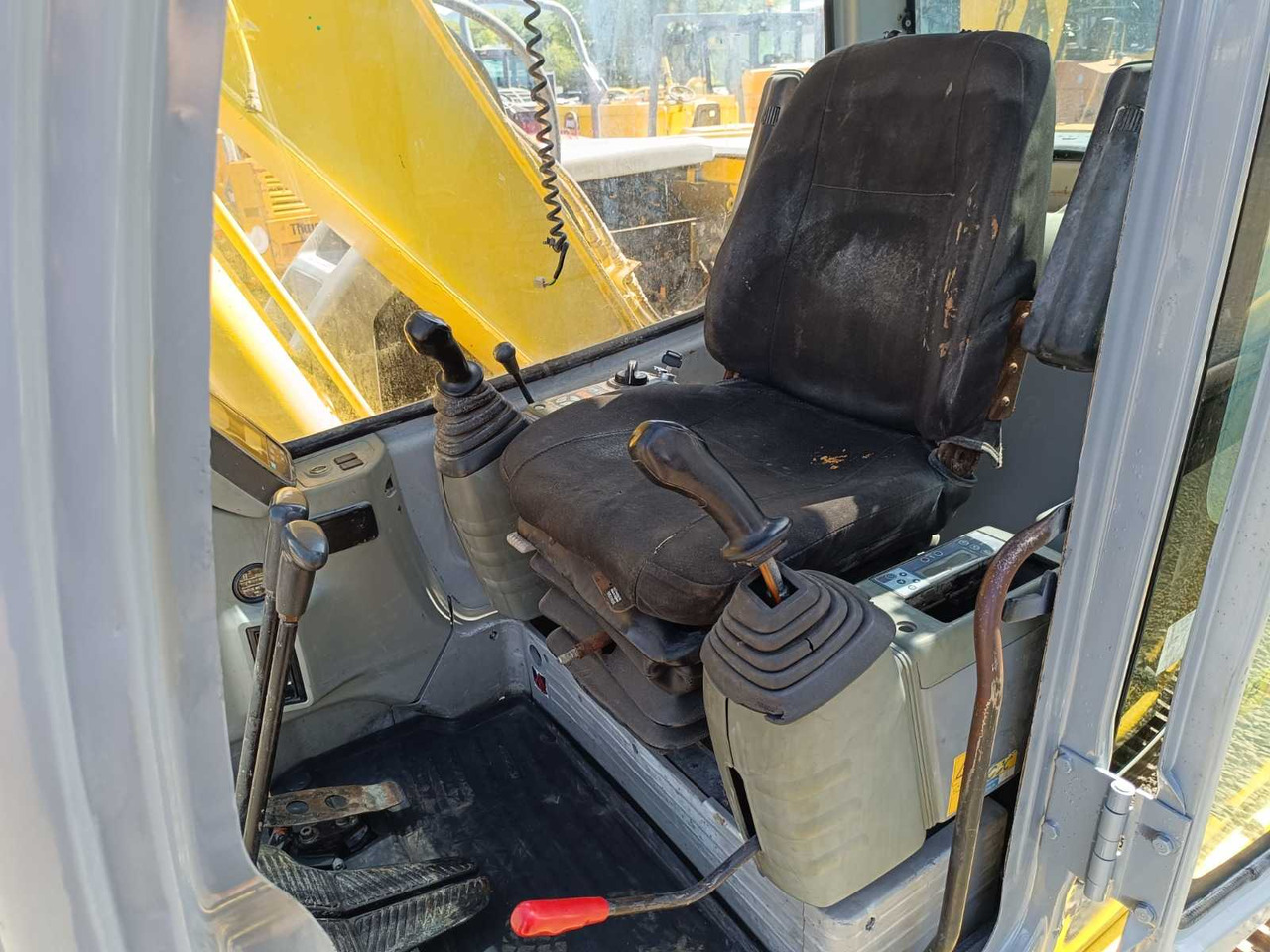 Ekskavators NEW HOLLAND KOBELCO - E-135-SR - TRACKED EXCAVATOR - 2011: foto 15