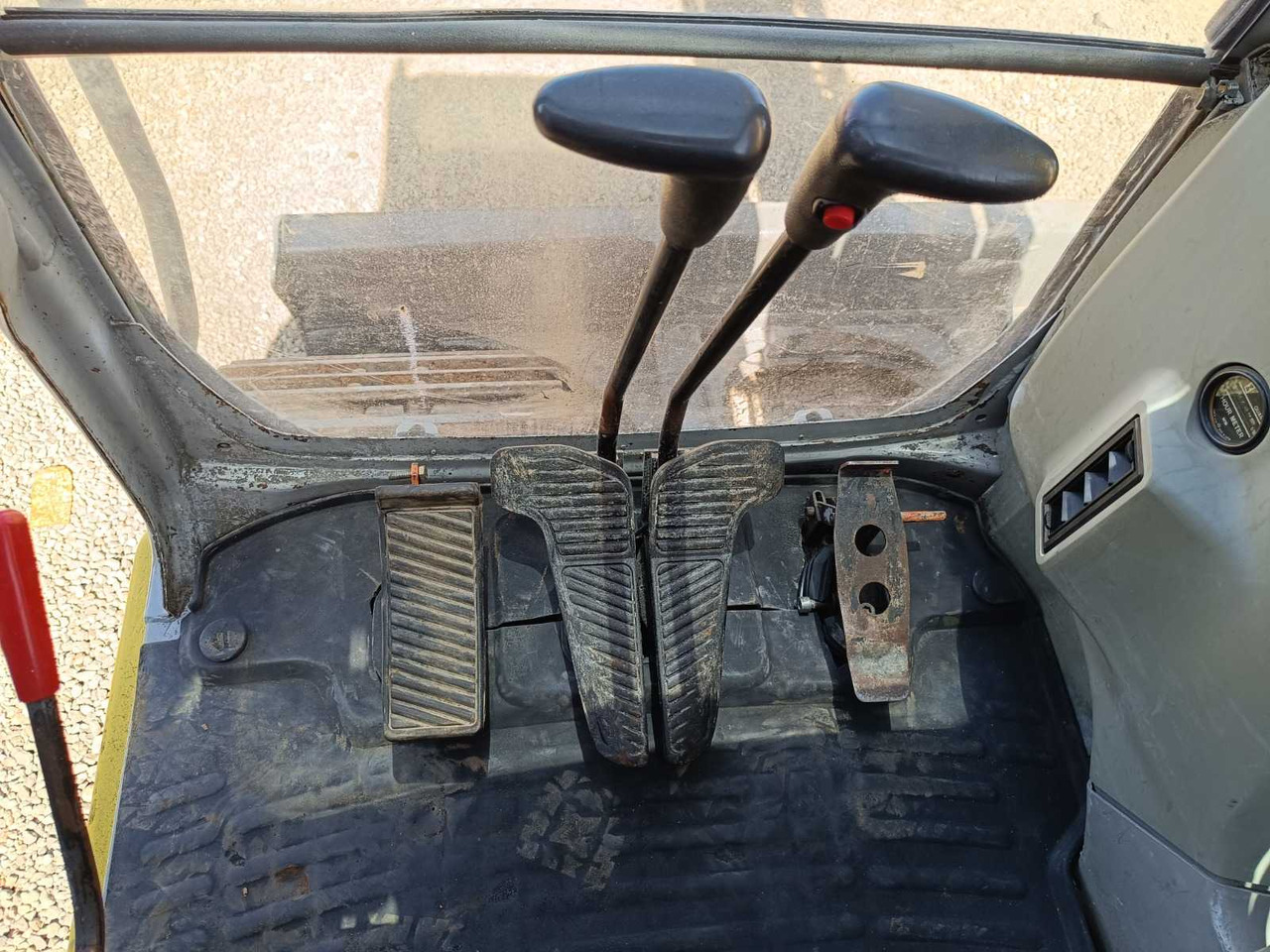 Ekskavators NEW HOLLAND KOBELCO - E-135-SR - TRACKED EXCAVATOR - 2011: foto 18