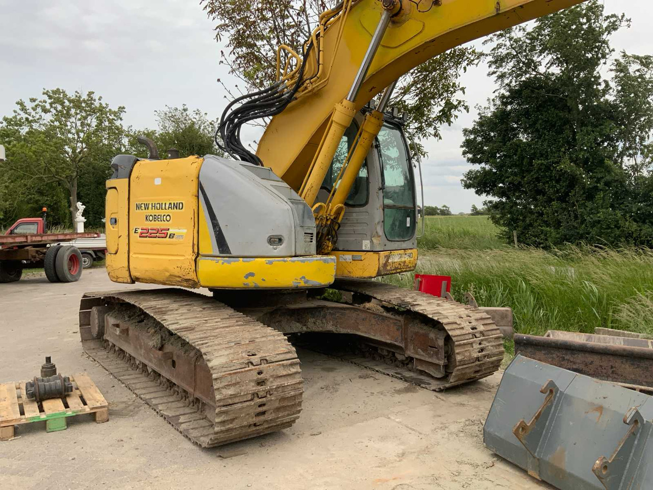 New Holland Kobelco E225BSR - Kāpurķēžu ekskavators: foto 4 New Holland Kobelco E225BSR - Kāpurķēžu ekskavators: foto 4
