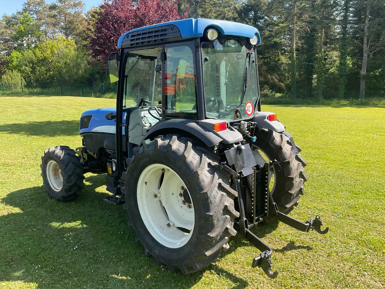 New Holland T4040N - Traktors: foto 3 New Holland T4040N - Traktors: foto 3