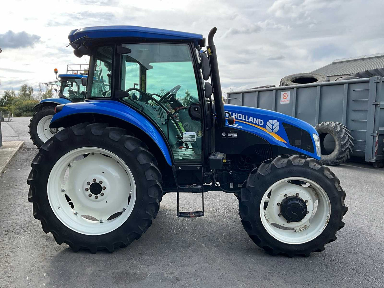 New Holland TD5.85 - Traktors: foto 4 New Holland TD5.85 - Traktors: foto 4