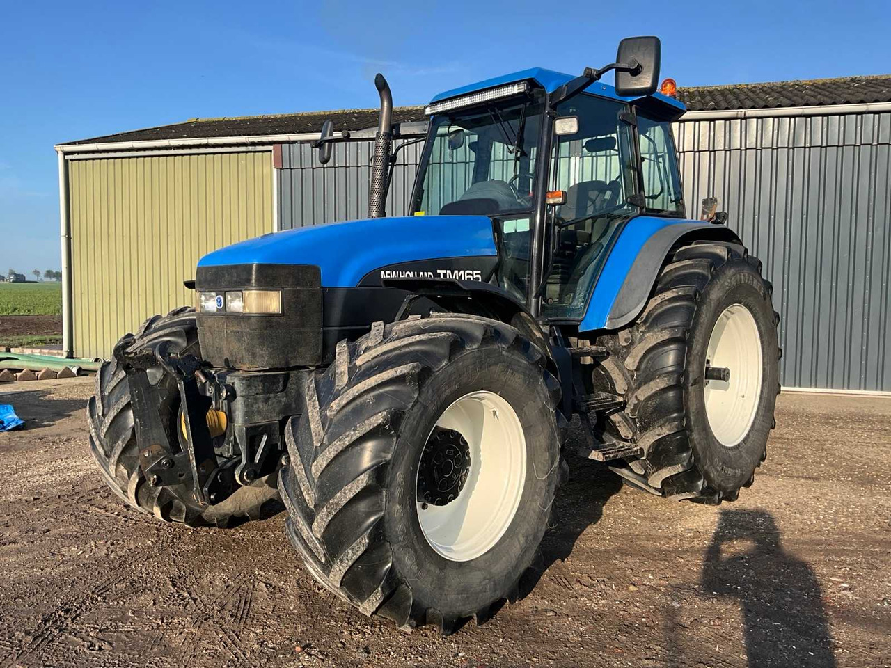 New Holland TM165 - Traktors: foto 2 New Holland TM165 - Traktors: foto 2