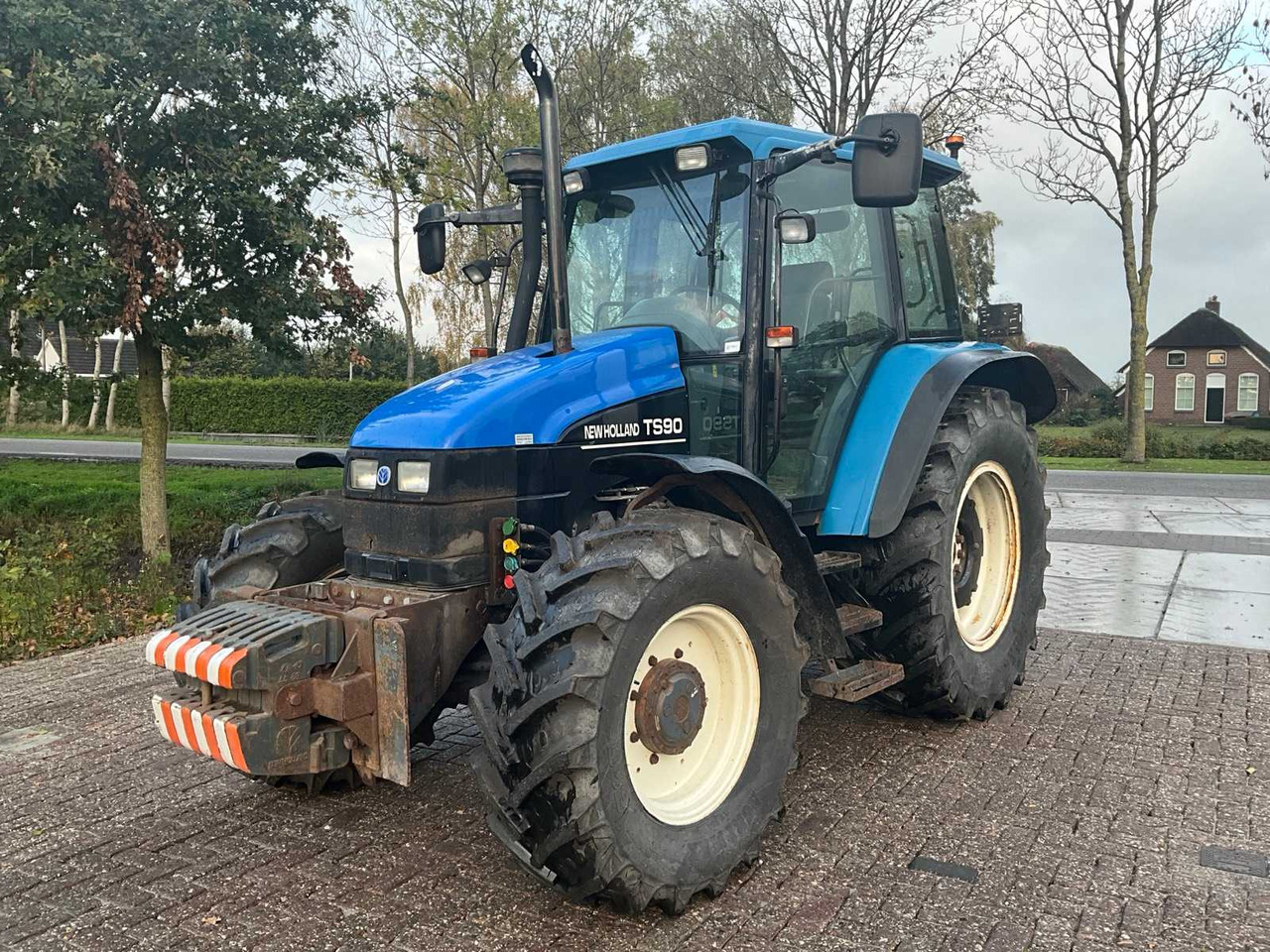 New holland TS90 - Traktors: foto 1 New holland TS90 - Traktors: foto 1