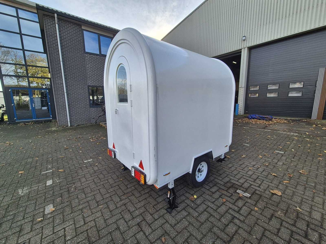 FOOD TRUCK WHITE - 2025 - Piekabe: foto 5 FOOD TRUCK WHITE - 2025 - Piekabe: foto 5